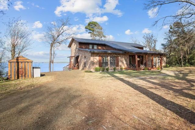 169 Cheyenne, Zavalla, TX 75980