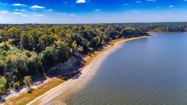 169 Cheyenne, Zavalla, TX 75980