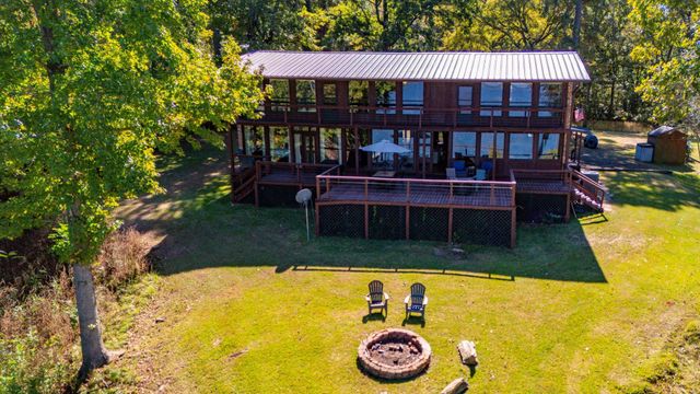 169 Cheyenne, Zavalla, TX 75980