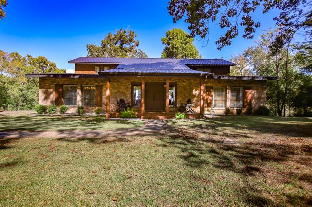 169 Cheyenne, Zavalla, TX 75980