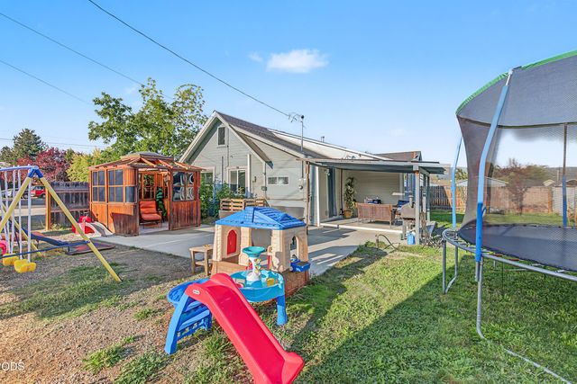 247 Berrydale Avenue, Medford, OR 97501