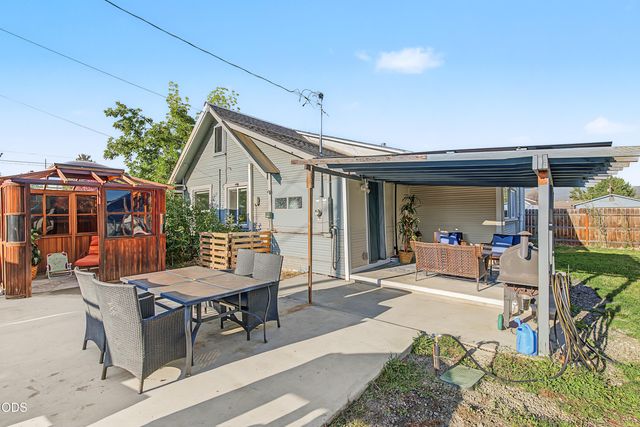 247 Berrydale Avenue, Medford, OR 97501