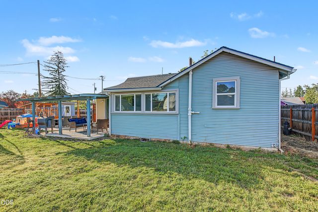 247 Berrydale Avenue, Medford, OR 97501