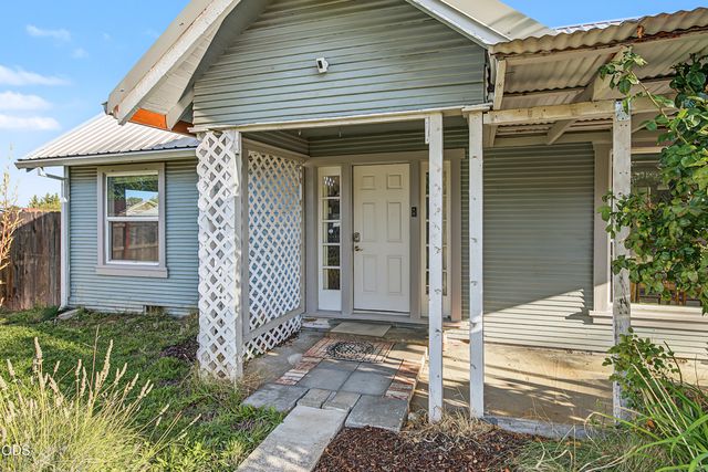 247 Berrydale Avenue, Medford, OR 97501
