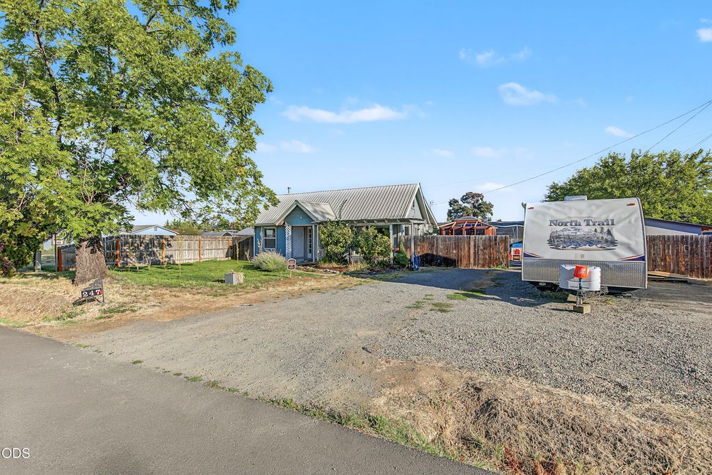 247 Berrydale Avenue, Medford, OR 97501