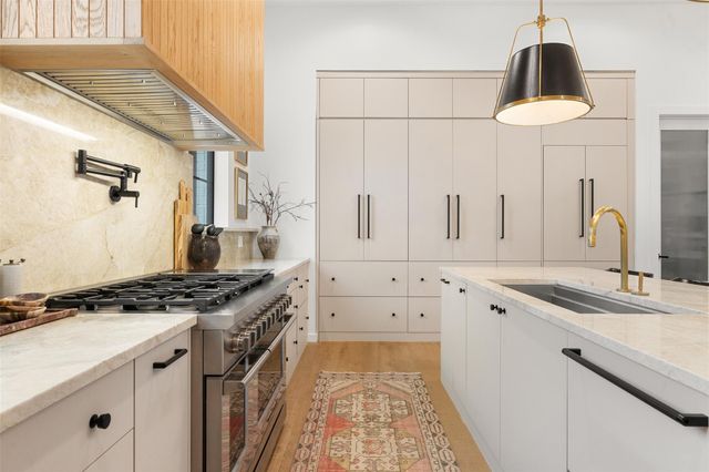 432 S Garrett Circle, Bellville, TX 77418