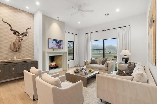 432 S Garrett Circle, Bellville, TX 77418