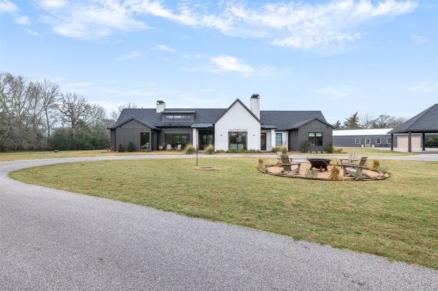 432 S Garrett Circle, Bellville, TX 77418