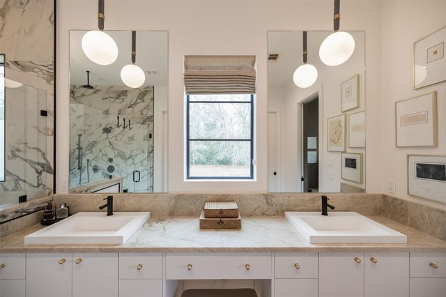 432 S Garrett Circle, Bellville, TX 77418