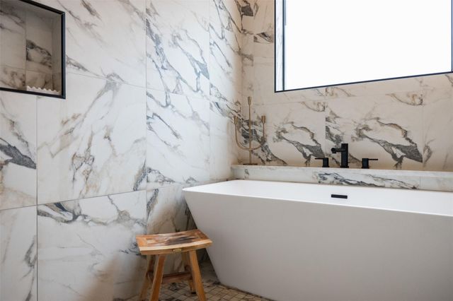 432 S Garrett Circle, Bellville, TX 77418