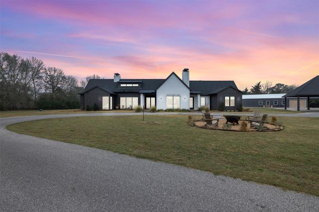 432 S Garrett Circle, Bellville, TX 77418