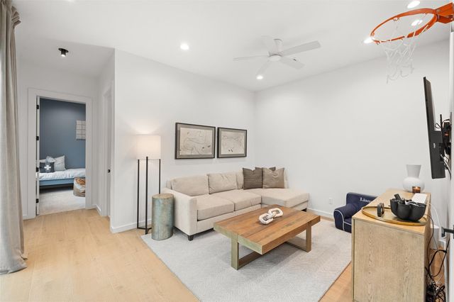 432 S Garrett Circle, Bellville, TX 77418