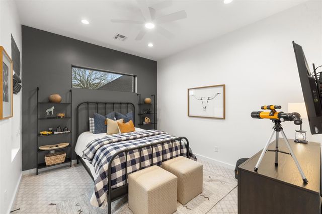 432 S Garrett Circle, Bellville, TX 77418