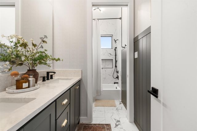 432 S Garrett Circle, Bellville, TX 77418