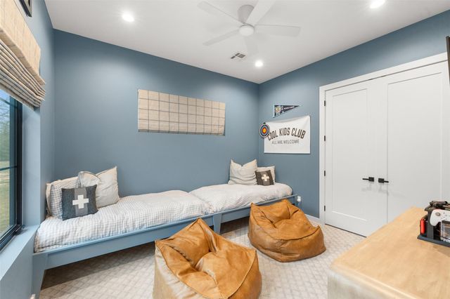 432 S Garrett Circle, Bellville, TX 77418