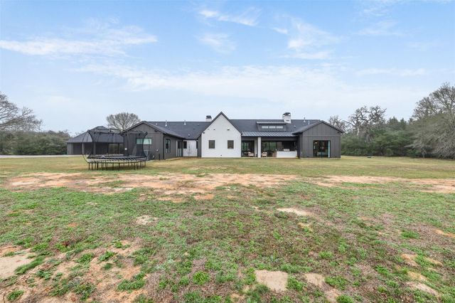 432 S Garrett Circle, Bellville, TX 77418