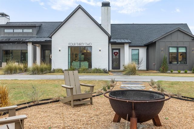 432 S Garrett Circle, Bellville, TX 77418