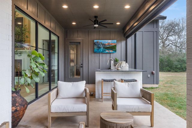 432 S Garrett Circle, Bellville, TX 77418