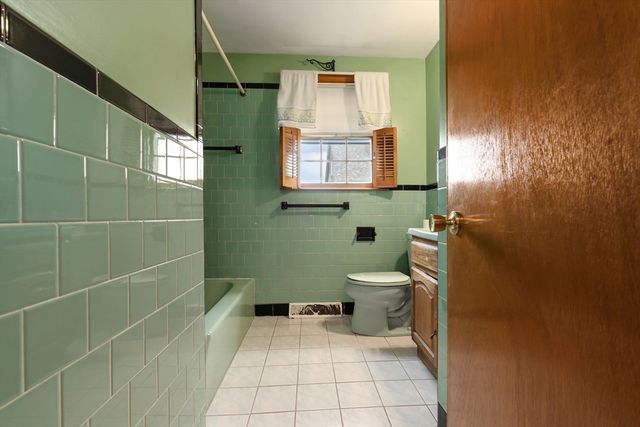 144 Tremont St, Peabody, MA 01960