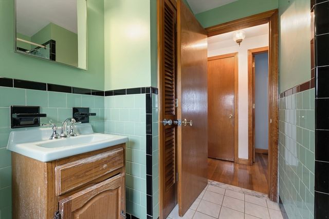 144 Tremont St, Peabody, MA 01960