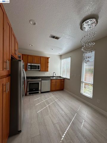 912 Vista Pointe Dr, San Ramon, CA 94582