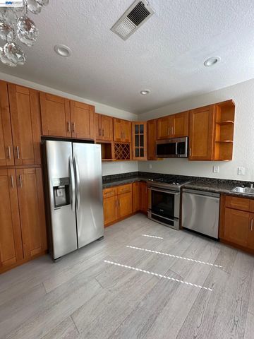 912 Vista Pointe Dr, San Ramon, CA 94582