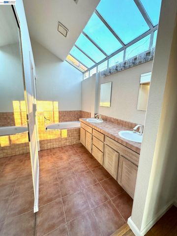 912 Vista Pointe Dr, San Ramon, CA 94582