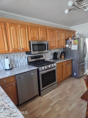 7 Augusta Court, Toms River, NJ 08757