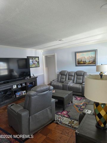 7 Augusta Court, Toms River, NJ 08757