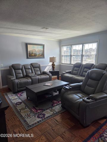 7 Augusta Court, Toms River, NJ 08757