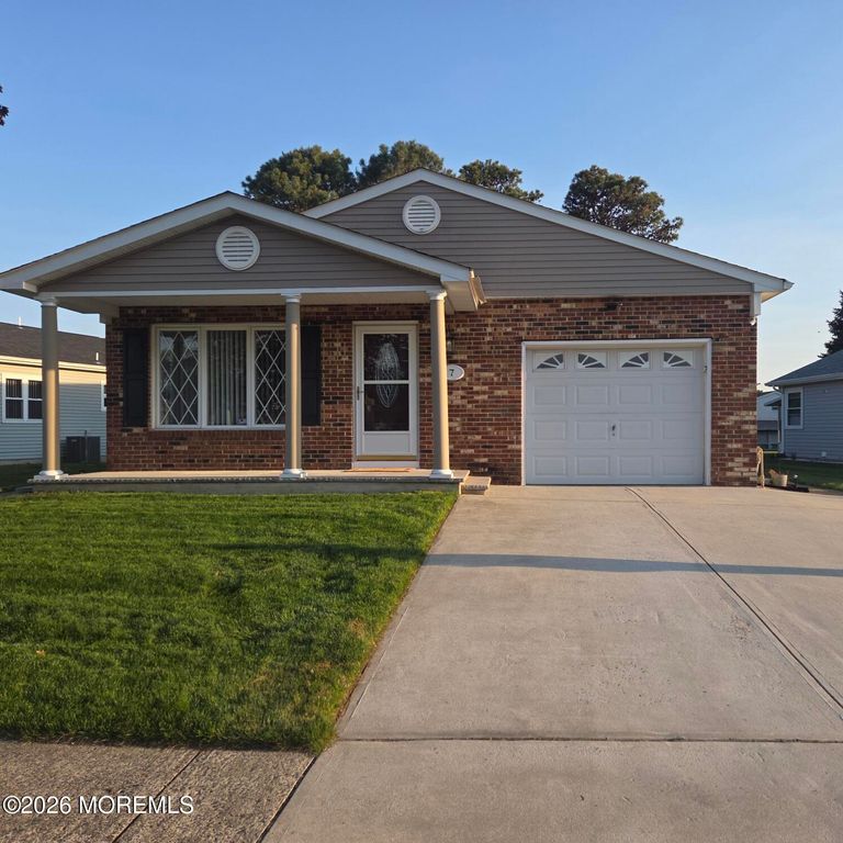 7 Augusta Court, Toms River, NJ 08757