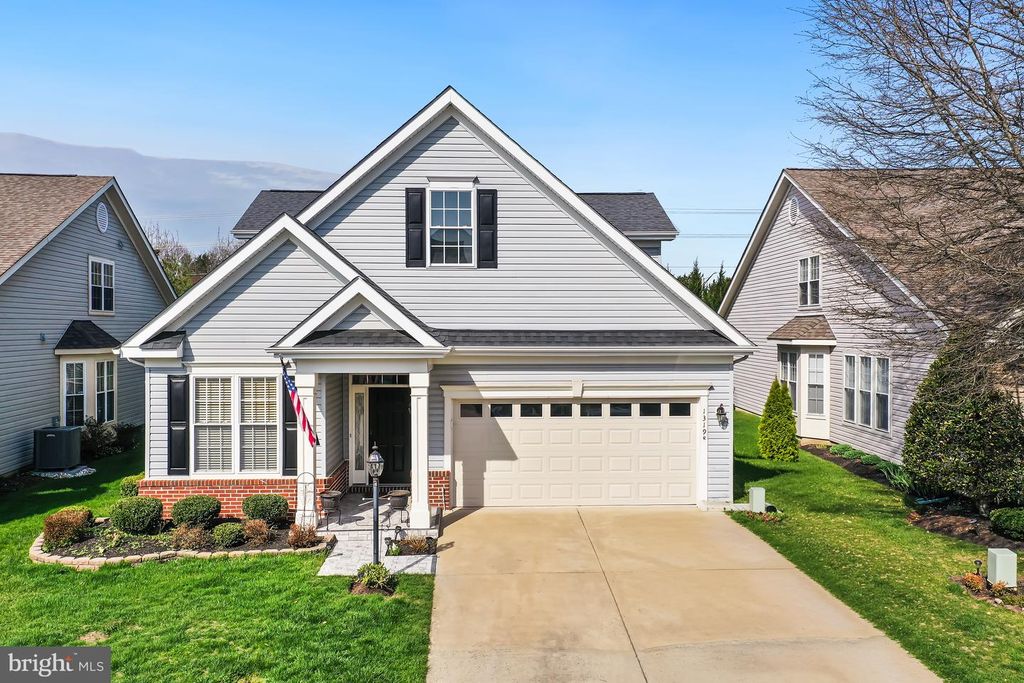 Image 1 of property listing at 13198 TRIPLE CROWN LOOP, Gainesville, VA 20155