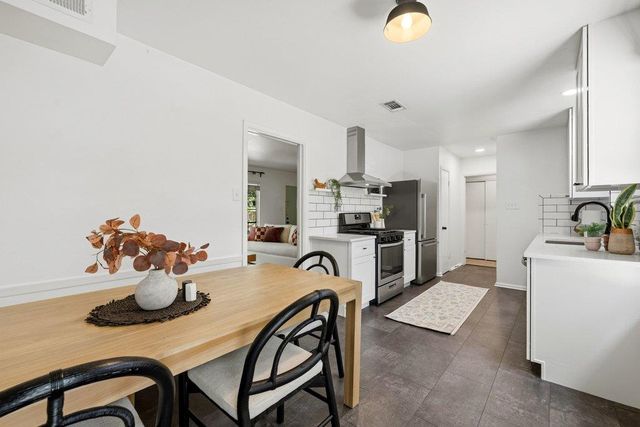 1609 Larkwood DR, Austin, TX 78723