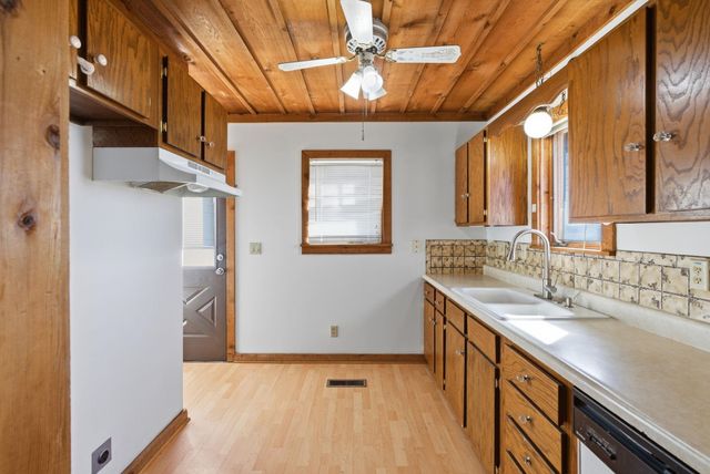 718 E Kechi Rd, Kechi, KS 67067