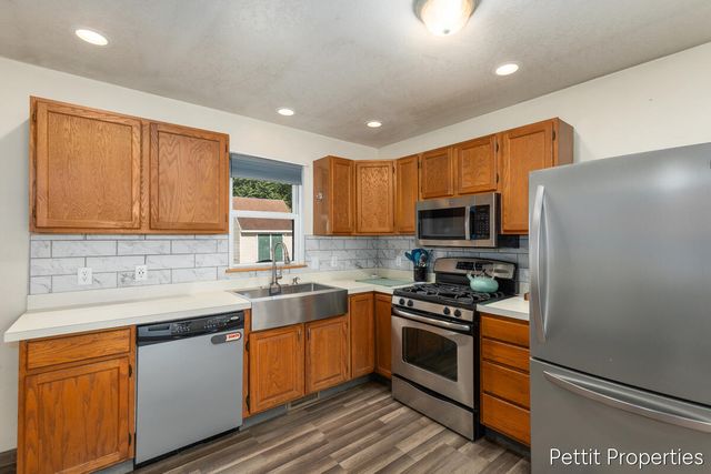 1447 West Street, Muskegon, MI 49442