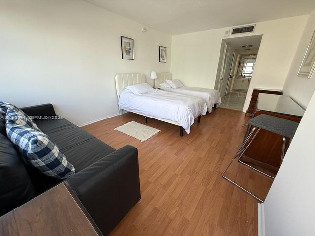 6039 Collins Ave 1236, Miami Beach, FL 33140