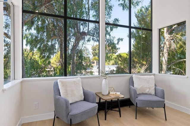 1202 Moonsail Ln, Foster City, CA 94404