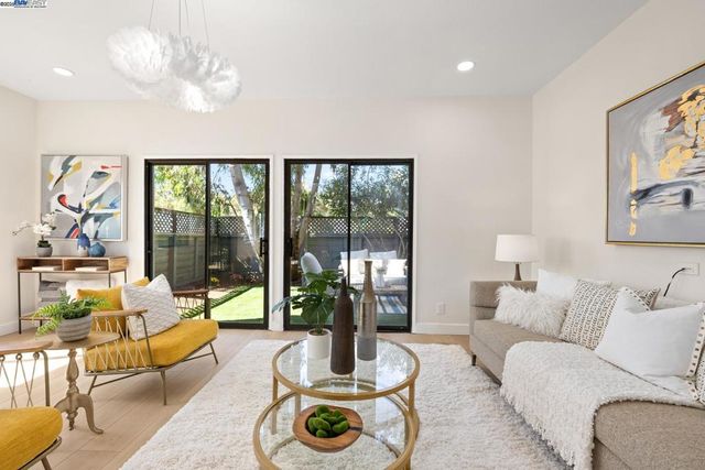 1202 Moonsail Ln, Foster City, CA 94404