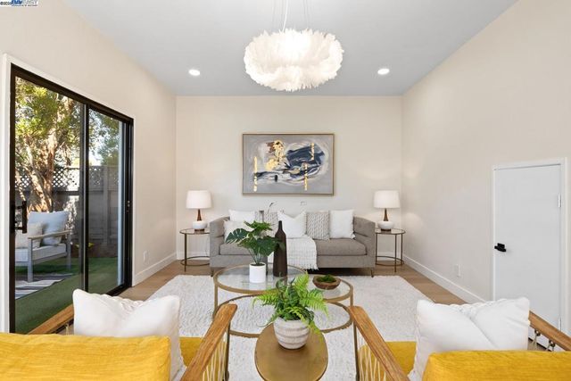1202 Moonsail Ln, Foster City, CA 94404