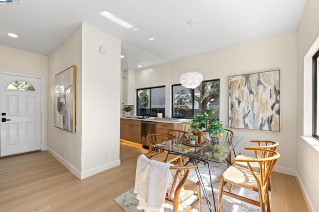 1202 Moonsail Ln, Foster City, CA 94404