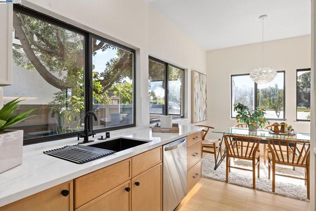 1202 Moonsail Ln, Foster City, CA 94404