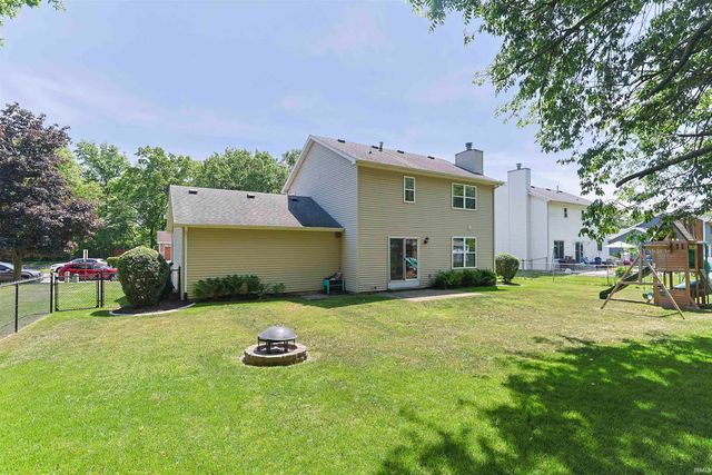 10035 Ashwood Forest Drive, Osceola, IN 46561