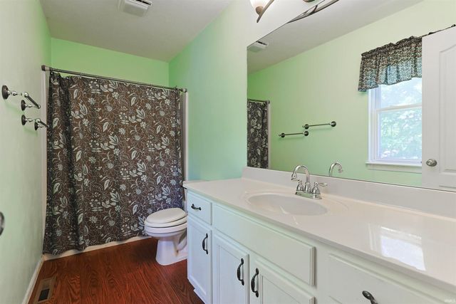 10035 Ashwood Forest Drive, Osceola, IN 46561