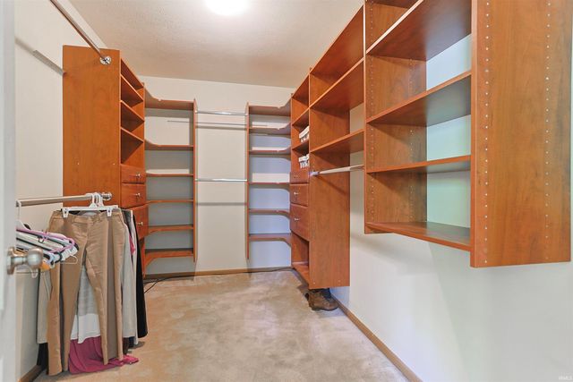 10035 Ashwood Forest Drive, Osceola, IN 46561