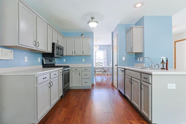 10035 Ashwood Forest Drive, Osceola, IN 46561