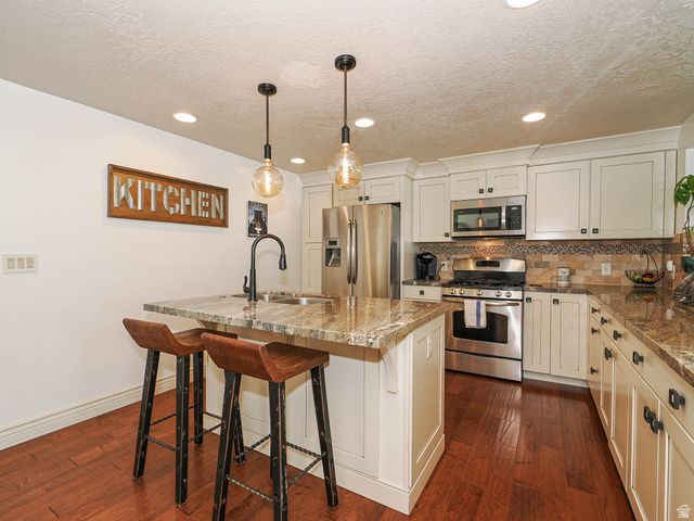 2425 E CINNABAR LN, Cottonwood Heights, UT 84121