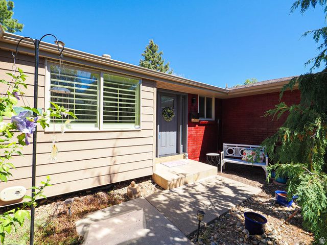 2425 E CINNABAR LN, Cottonwood Heights, UT 84121