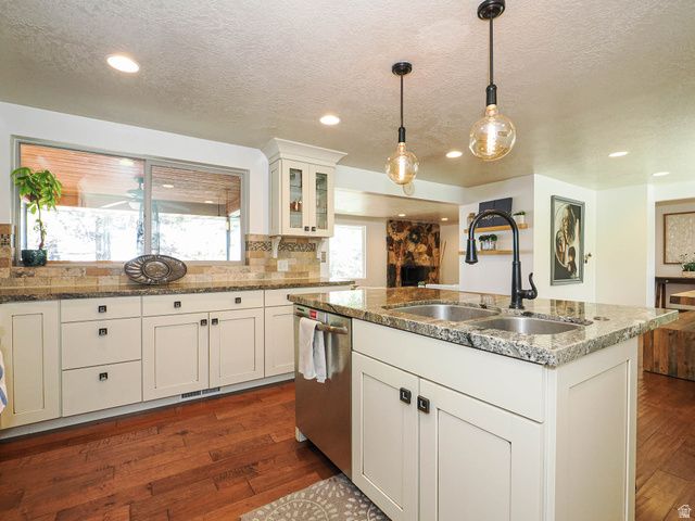 2425 E CINNABAR LN, Cottonwood Heights, UT 84121