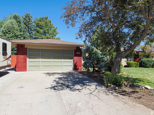 2425 E CINNABAR LN, Cottonwood Heights, UT 84121