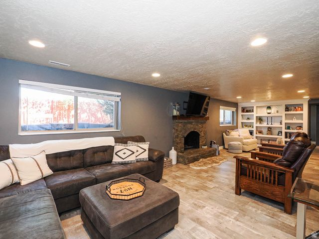 2425 E CINNABAR LN, Cottonwood Heights, UT 84121